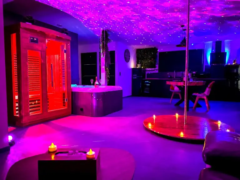 Loveroom Vias – La Villa des Charmes